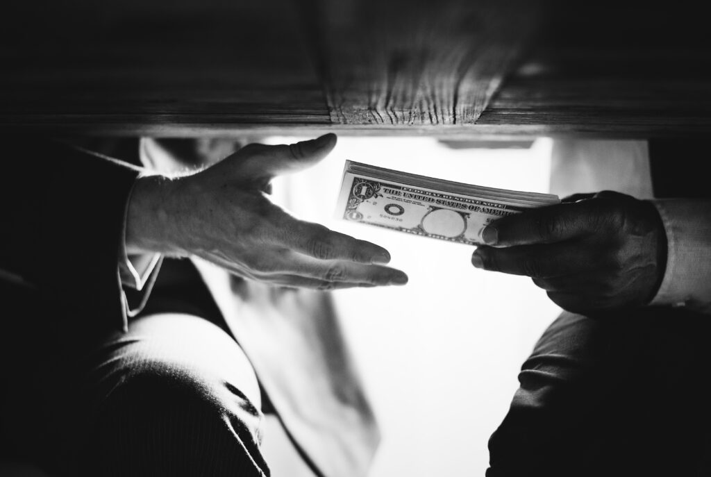 وکیل جرایم مالی و اقتصادی